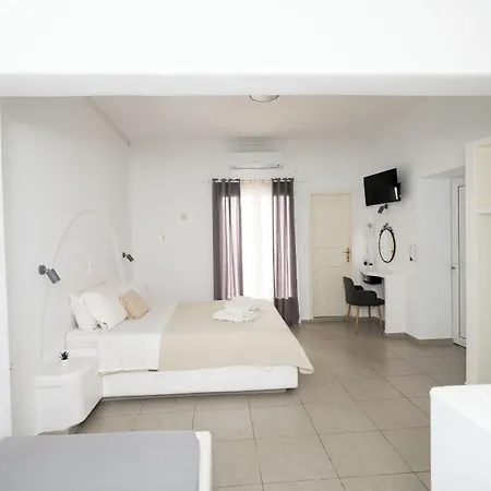 Zisis Agios Stefanos (Mykonos)